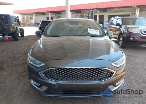2017 Ford Fusion Energi Platinum z USA, uszkodzony, nr VIN 3FA6P0SU0HR239085